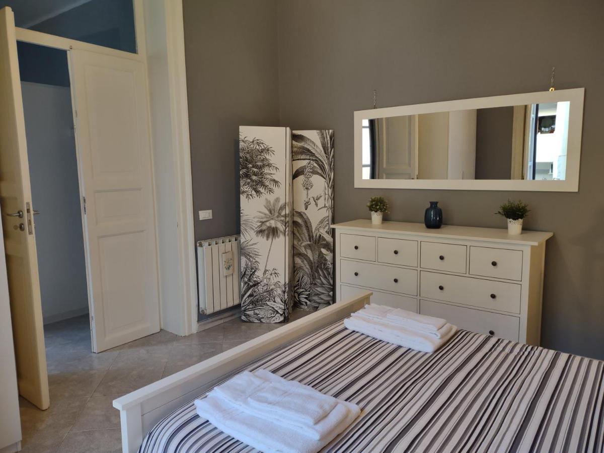 Central Apartment A Due Passi Dal Porto Палермо Екстериор снимка